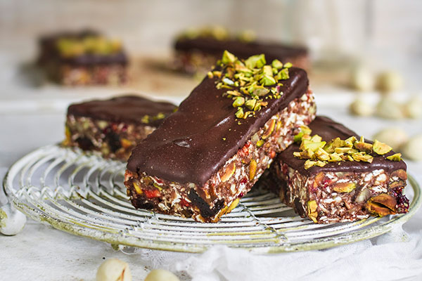 Vegan Raspberry Pistachio Energy Bars